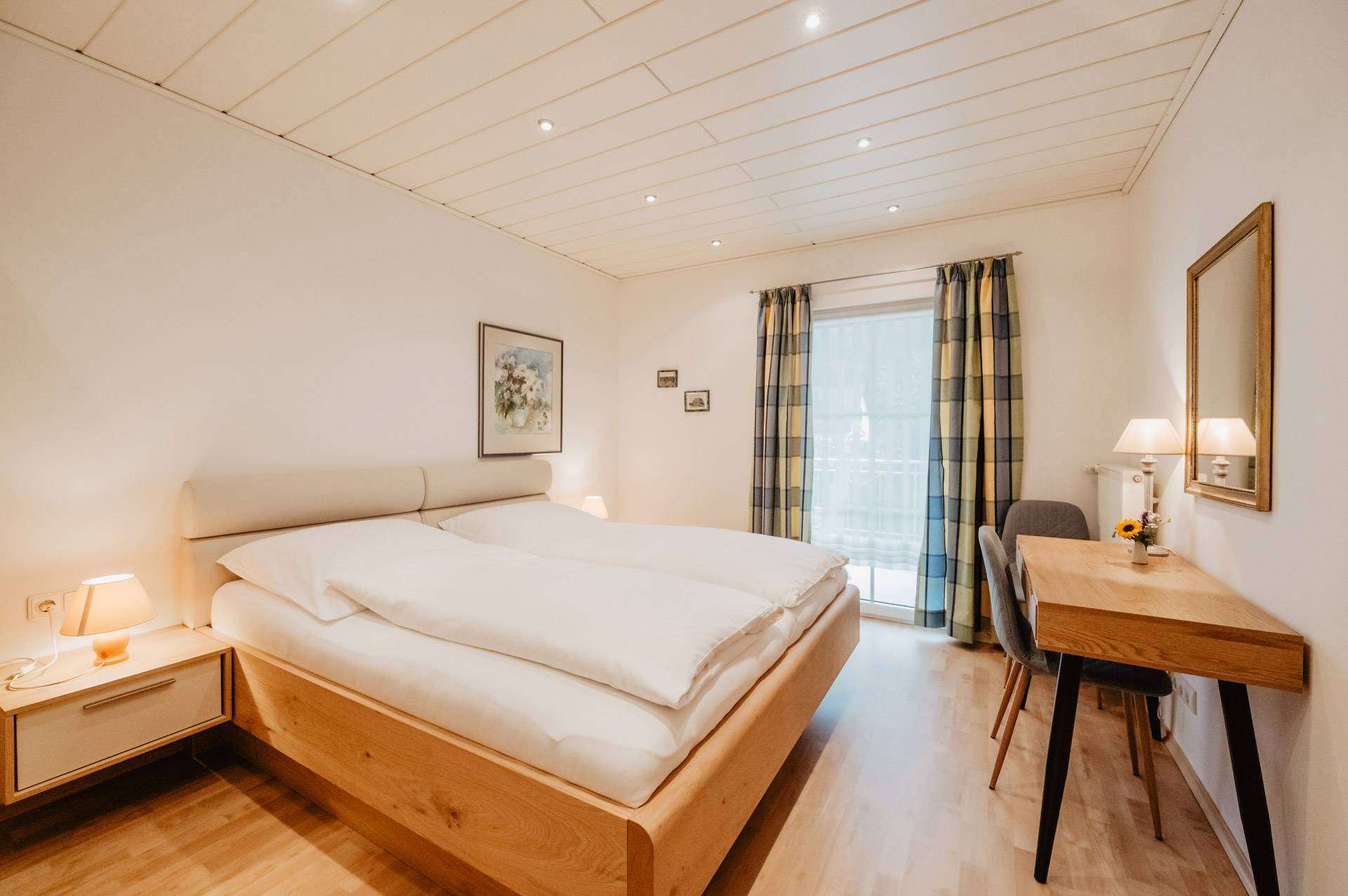 Geschmackvoll eingerichtete Schlafzimmer